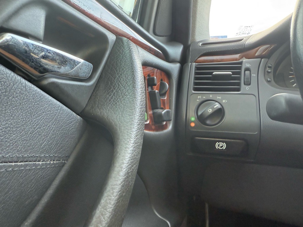 2001 Mercedes-Benz E-Class Image 7