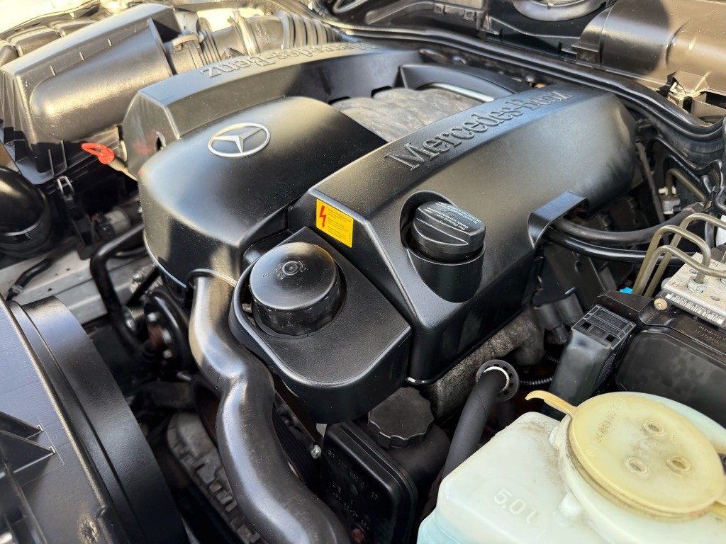 2001 Mercedes-Benz E-Class Image 16