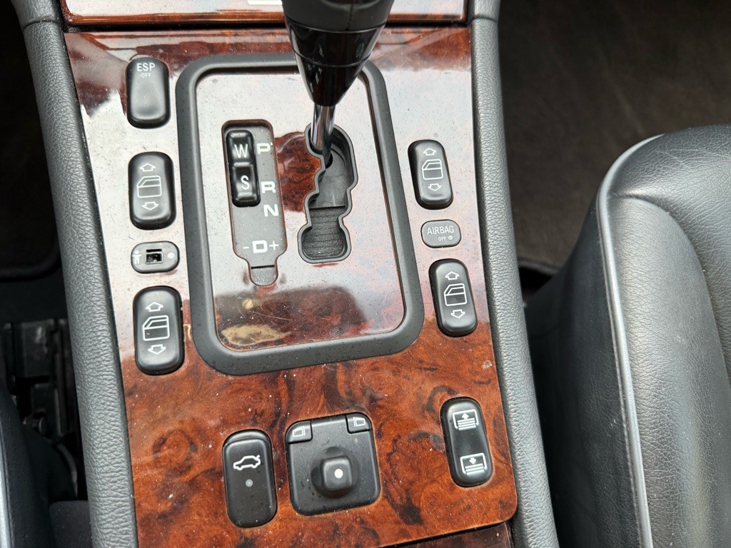 2001 Mercedes-Benz E-Class Image 31
