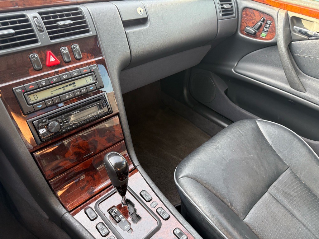 2001 Mercedes-Benz E-Class Image 33