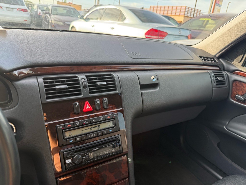 2001 Mercedes-Benz E-Class Image 34