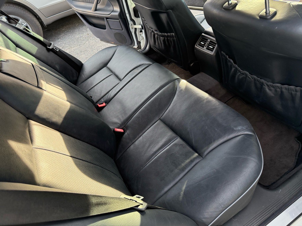 2001 Mercedes-Benz E-Class Image 36