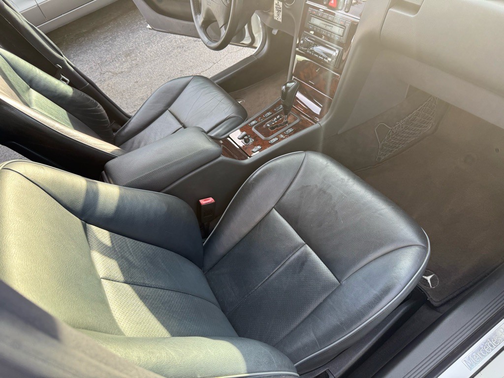 2001 Mercedes-Benz E-Class Image 37