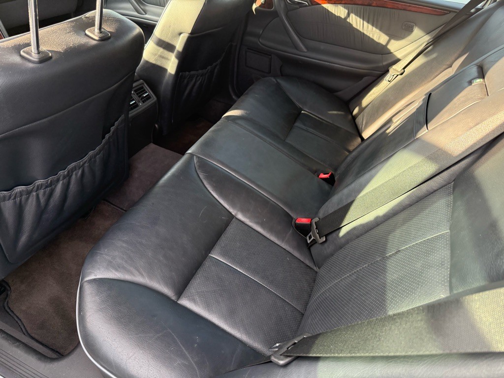 2001 Mercedes-Benz E-Class Image 40