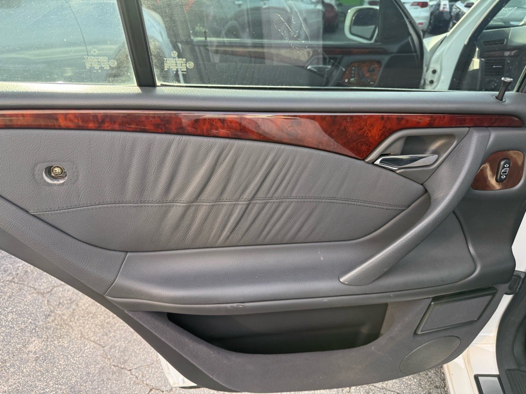 2001 Mercedes-Benz E-Class Image 41