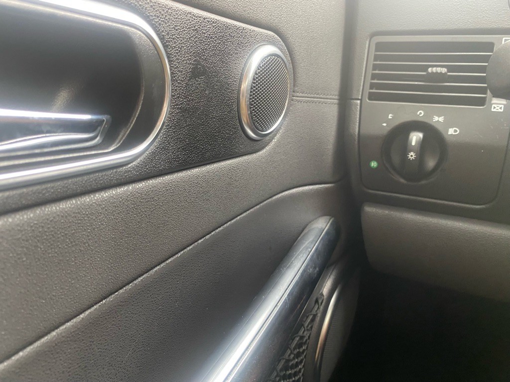 2005 Chrysler Crossfire Image 36