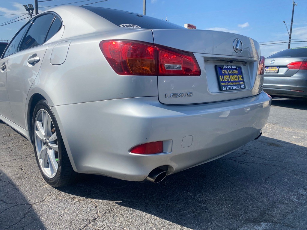 2006 Lexus IS Image 2