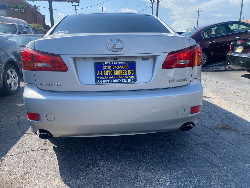 2006 Lexus IS Image 3