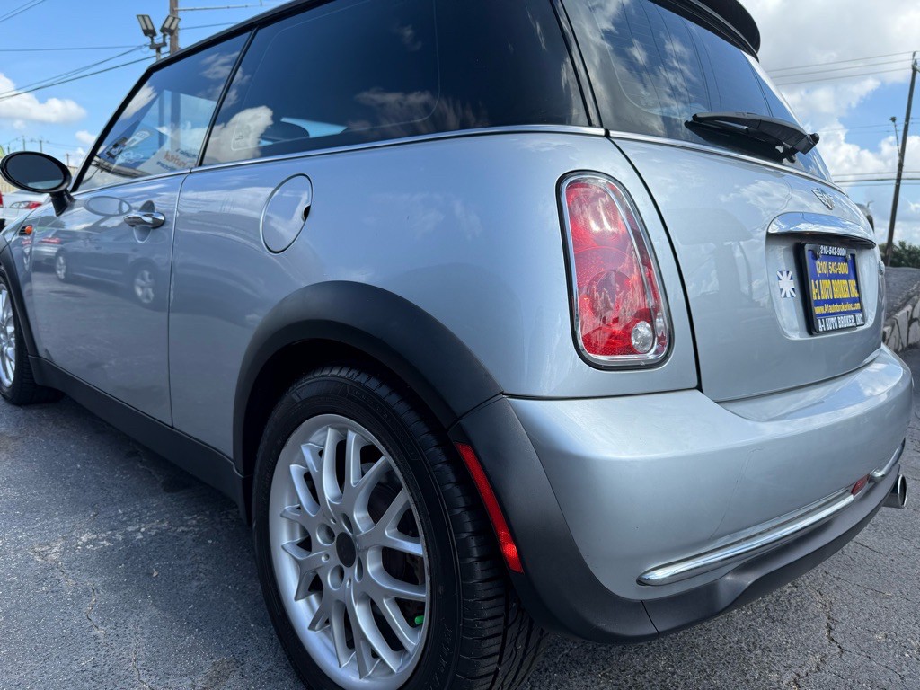 2006 MINI Cooper Image 2