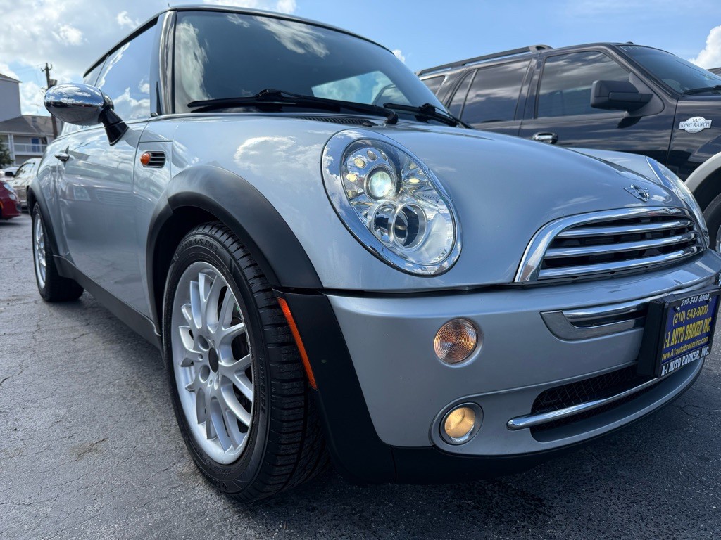 2006 MINI Cooper Image 5