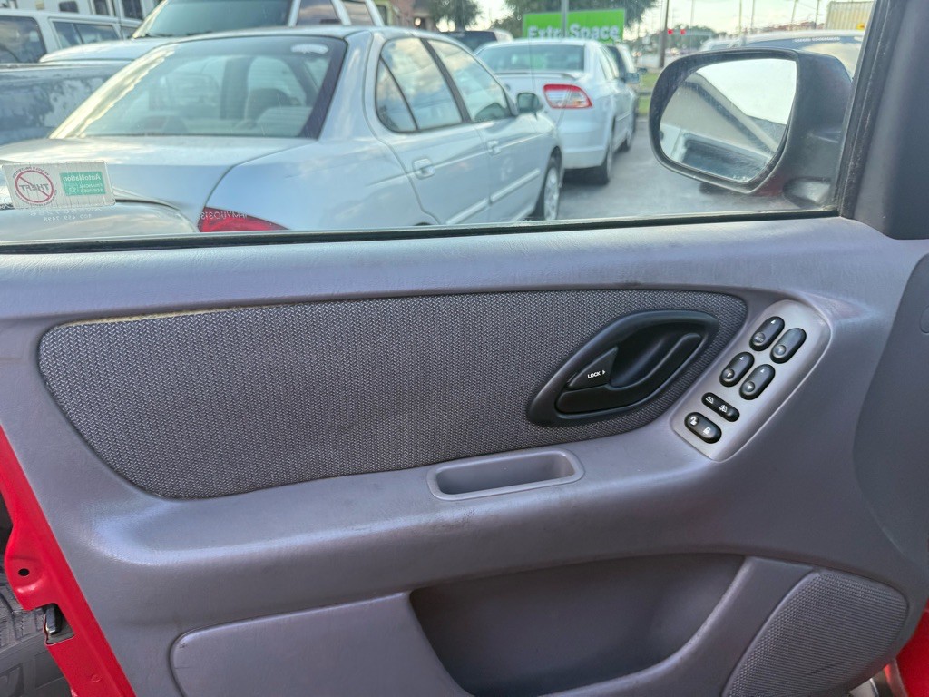 2002 Ford Escape Image 8
