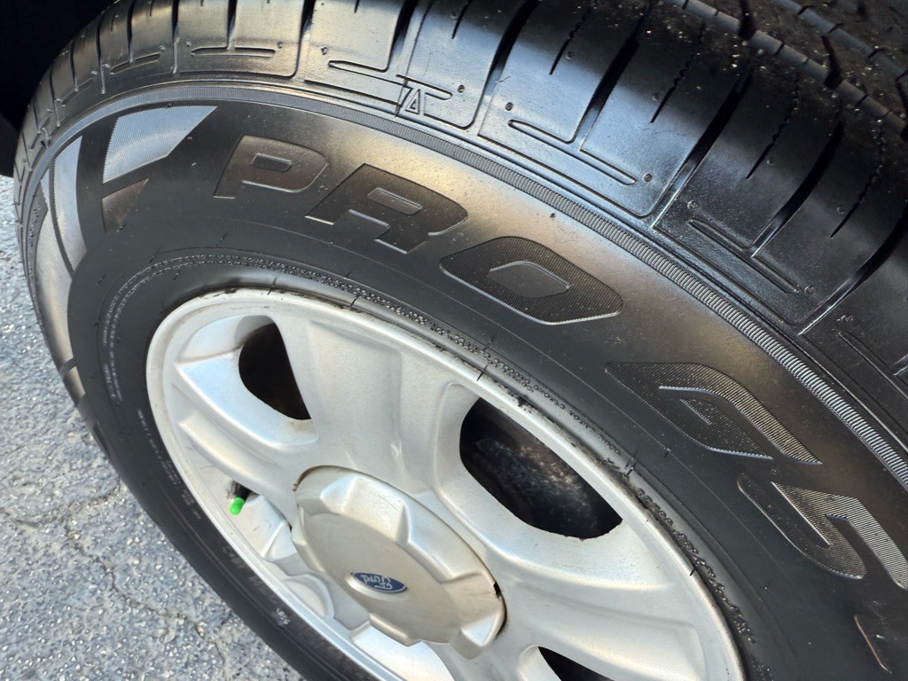 2002 Ford Escape Image 18