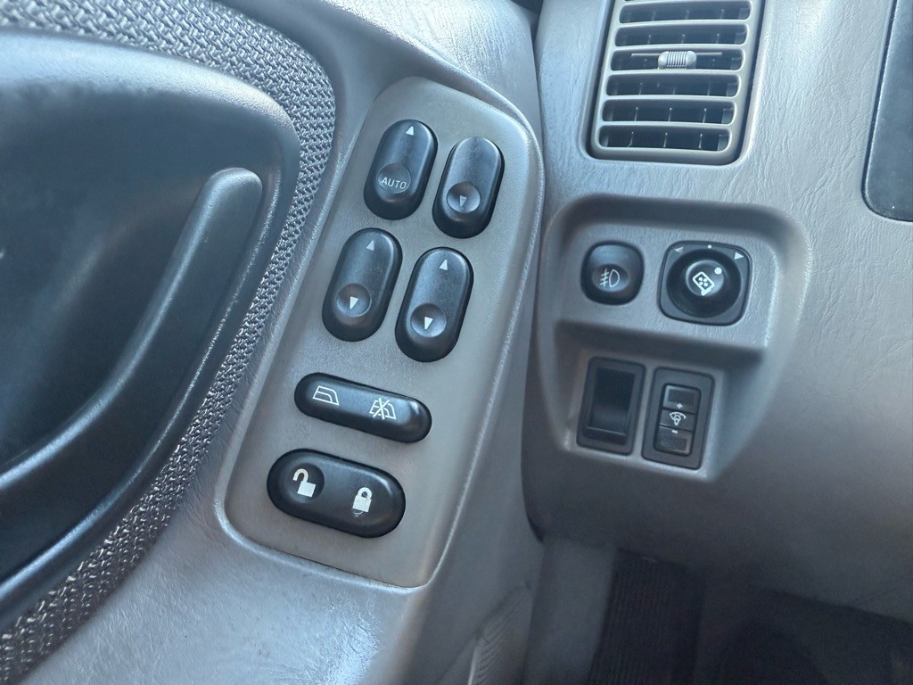 2002 Ford Escape Image 35