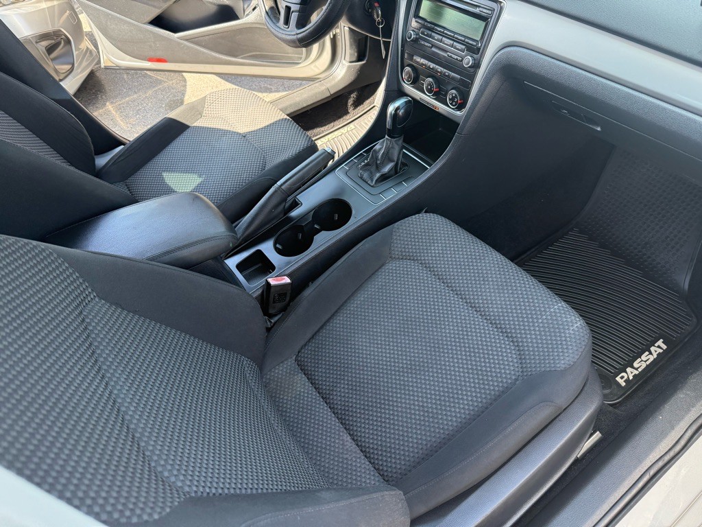 2014 Volkswagen Passat Image 11