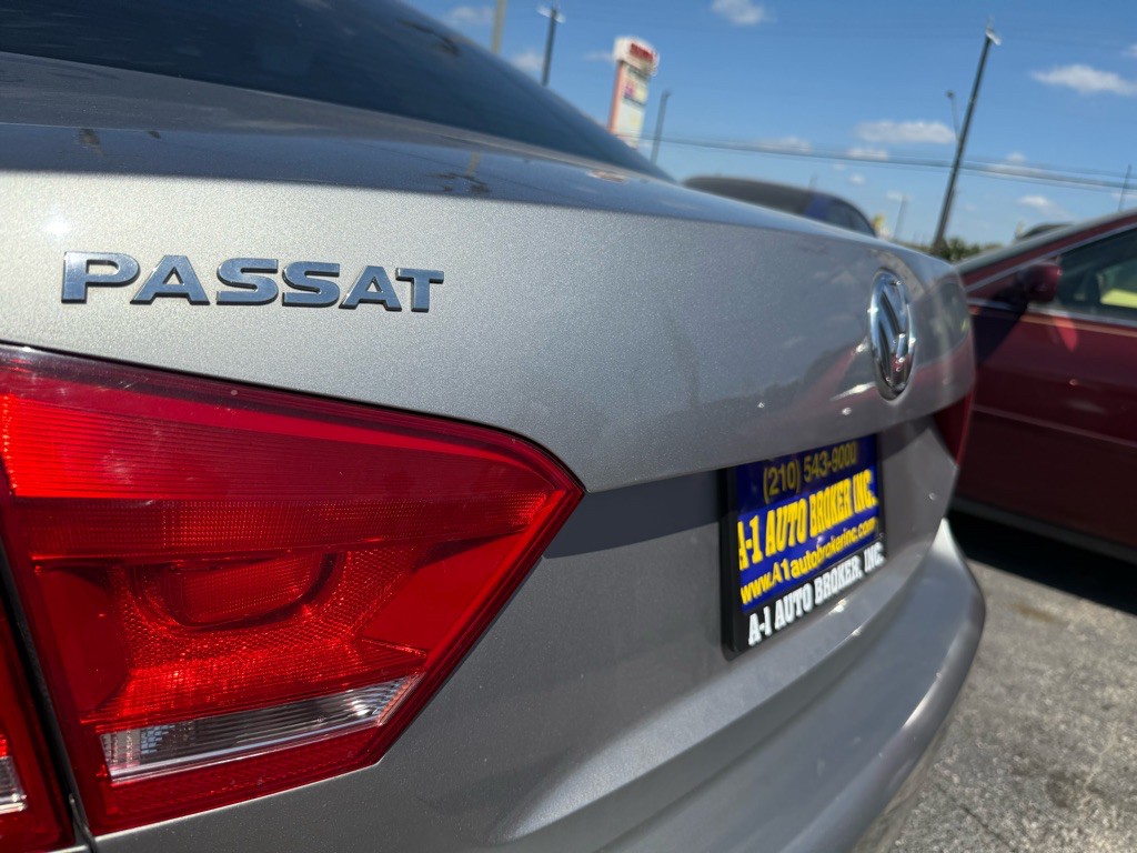 2014 Volkswagen Passat Image 18