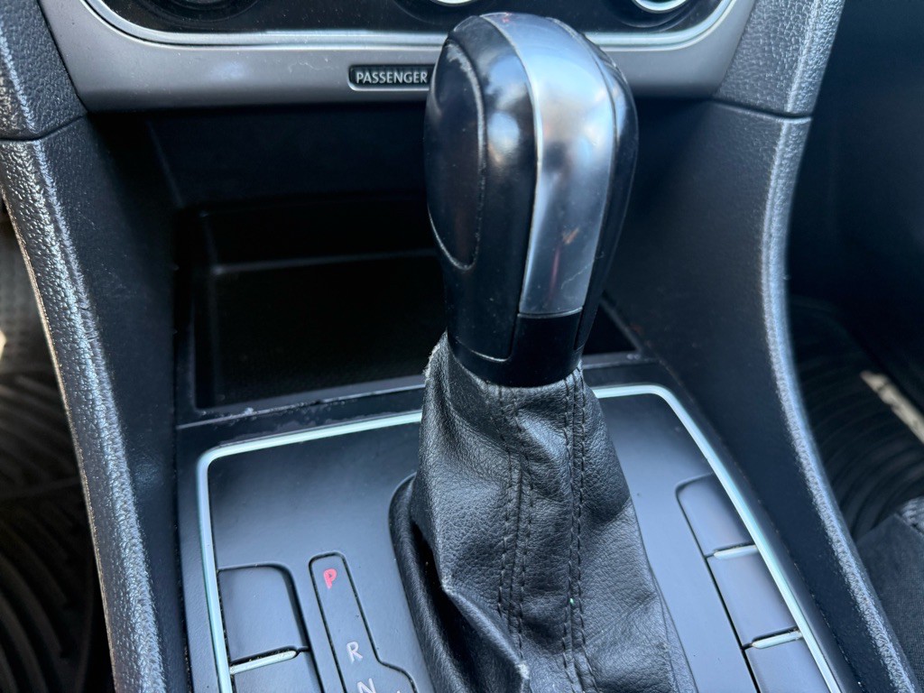 2014 Volkswagen Passat Image 22