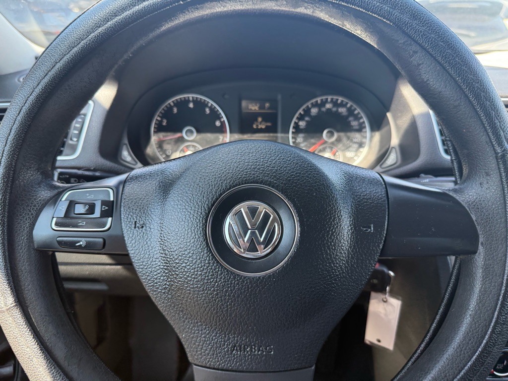 2014 Volkswagen Passat Image 27