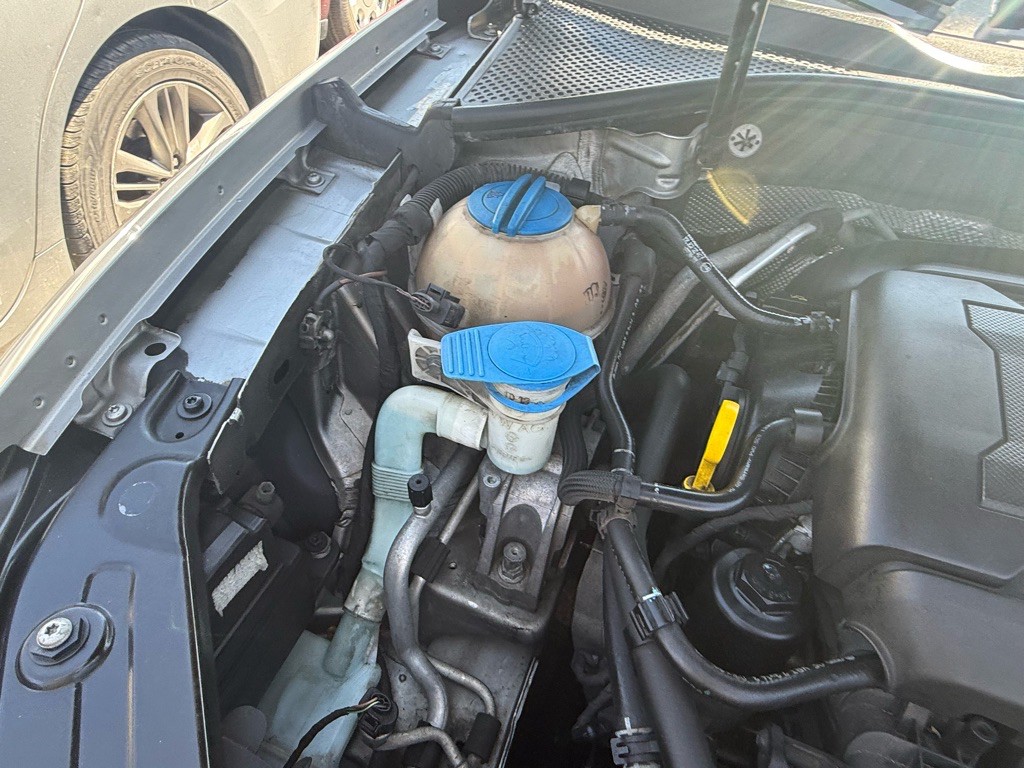 2014 Volkswagen Passat Image 32