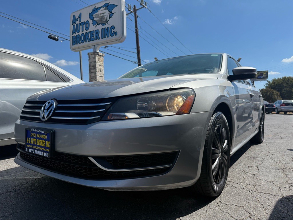 2014 Volkswagen Passat Image 1