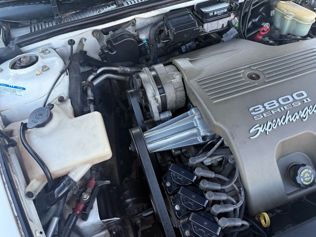 1998 Buick Riviera Image 7