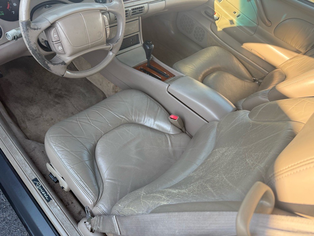 1998 Buick Riviera Image 13