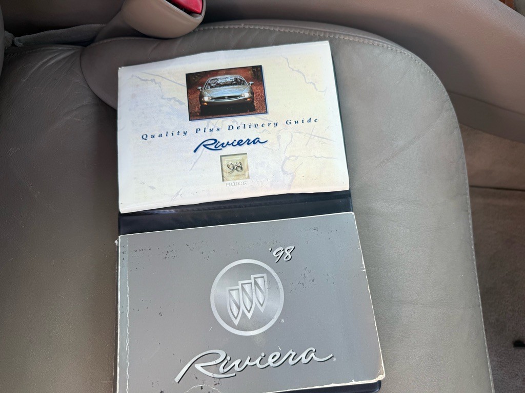 1998 Buick Riviera Image 21