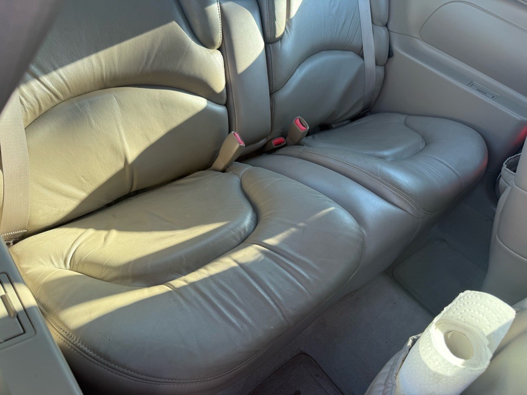 1998 Buick Riviera Image 22