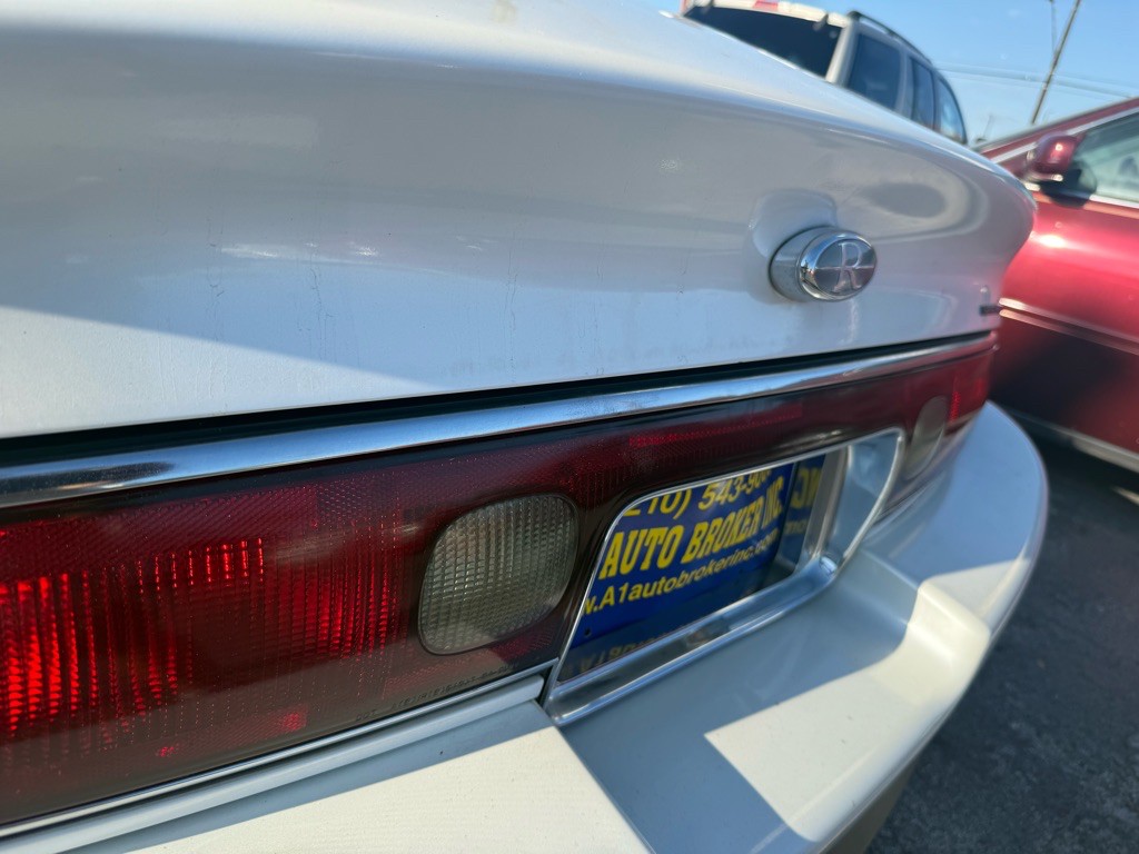 1998 Buick Riviera Image 26