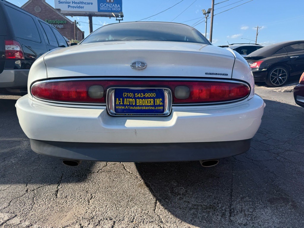 1998 Buick Riviera Image 3