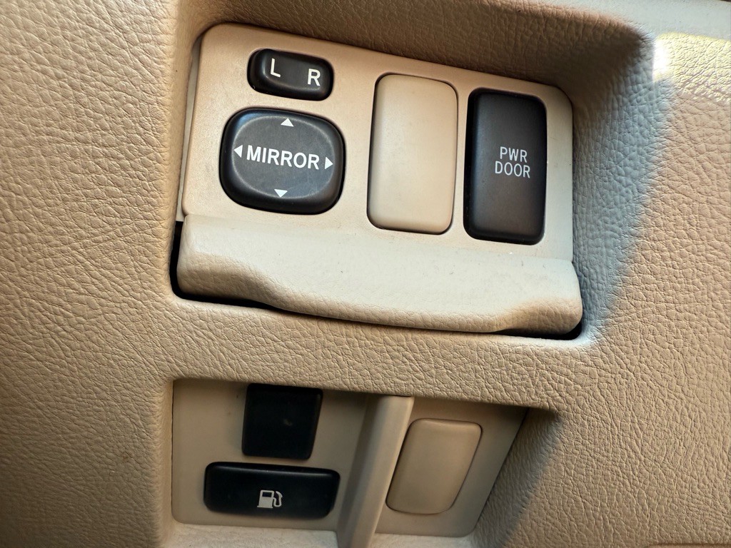 2004 Lexus RX Image 8