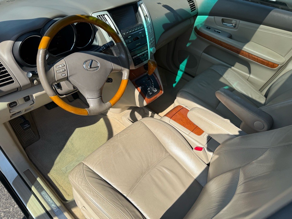 2004 Lexus RX Image 18