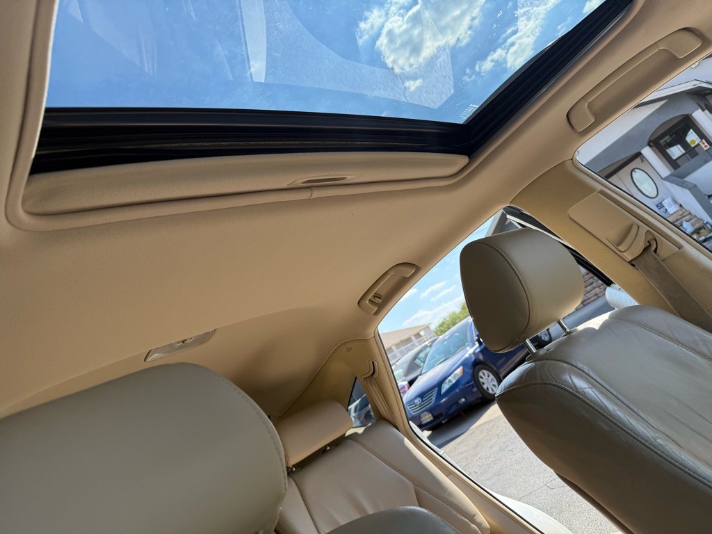 2004 Lexus RX Image 28
