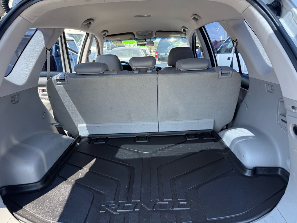 2008 Kia Rondo Image 12