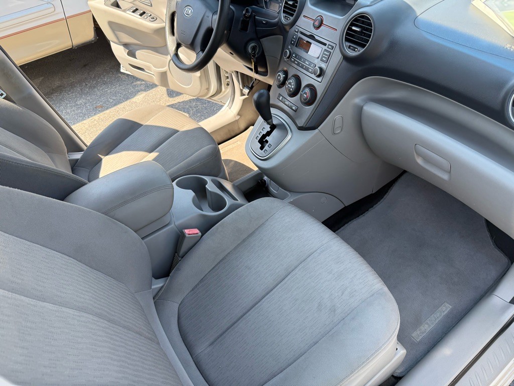 2008 Kia Rondo Image 13
