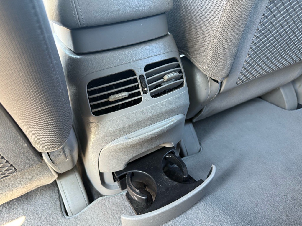 2008 Kia Rondo Image 18