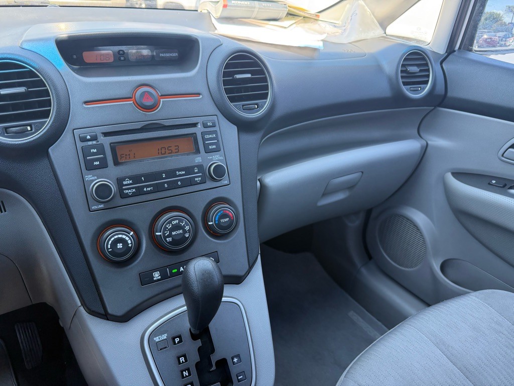 2008 Kia Rondo Image 21