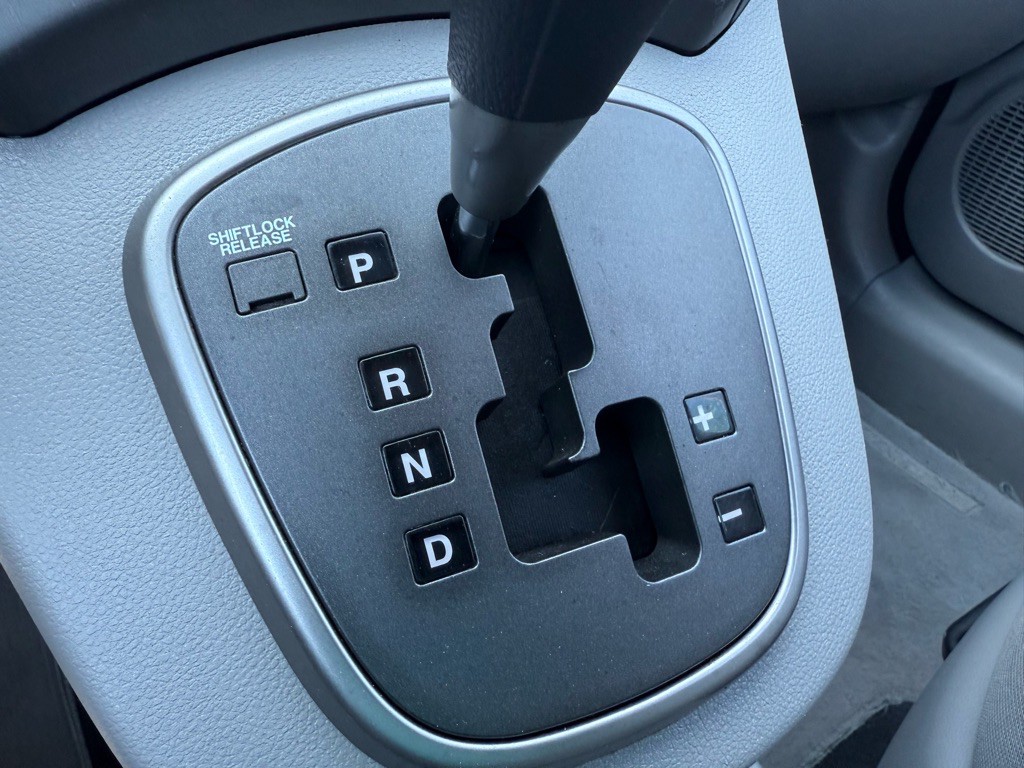 2008 Kia Rondo Image 22