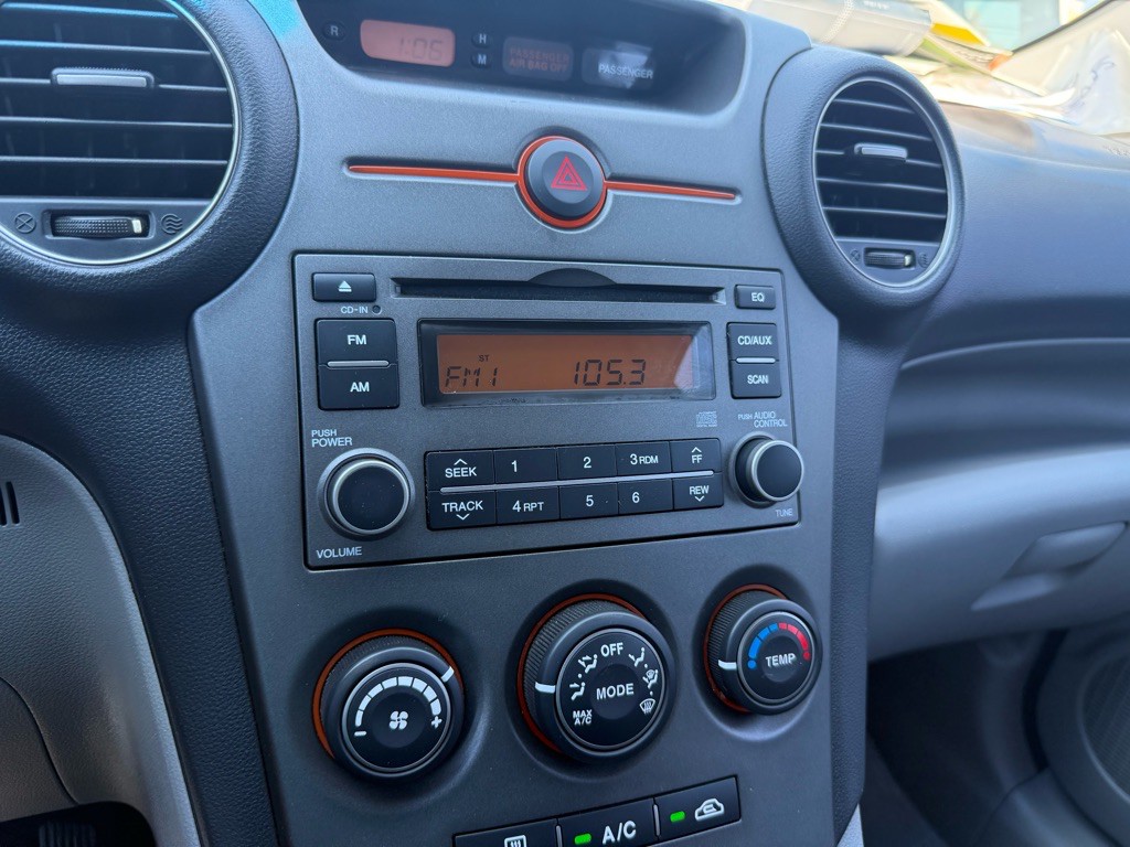 2008 Kia Rondo Image 23