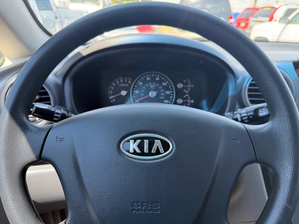 2008 Kia Rondo Image 25