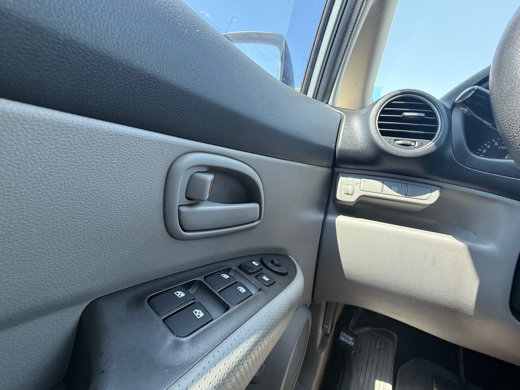2008 Kia Rondo Image 27