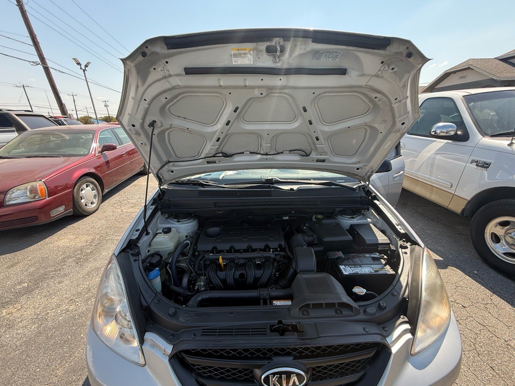 2008 Kia Rondo Image 32