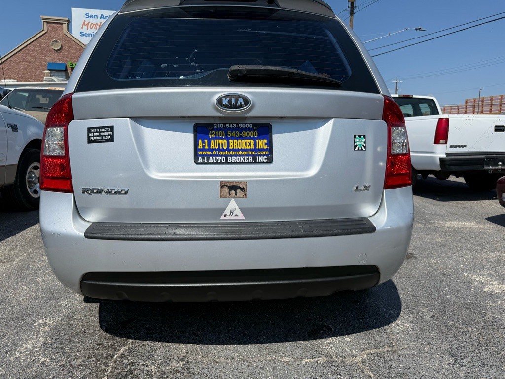 2008 Kia Rondo Image 3