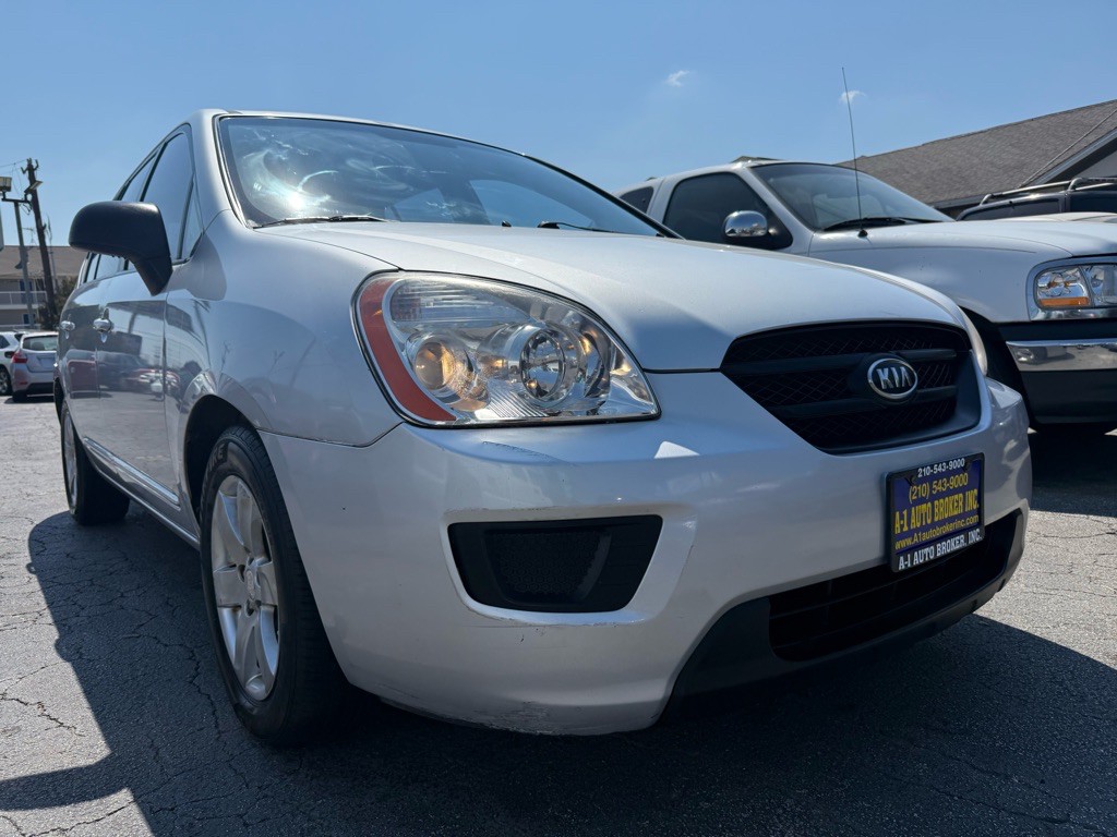 2008 Kia Rondo Image 5