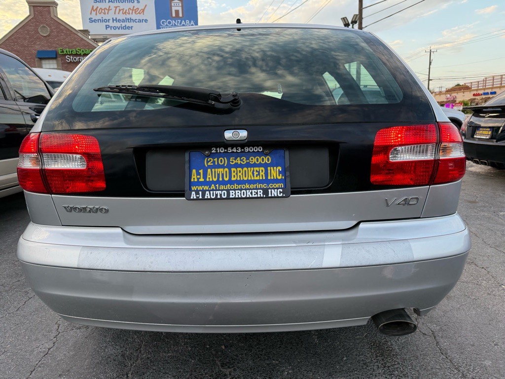 2004 Volvo V40 Image 3