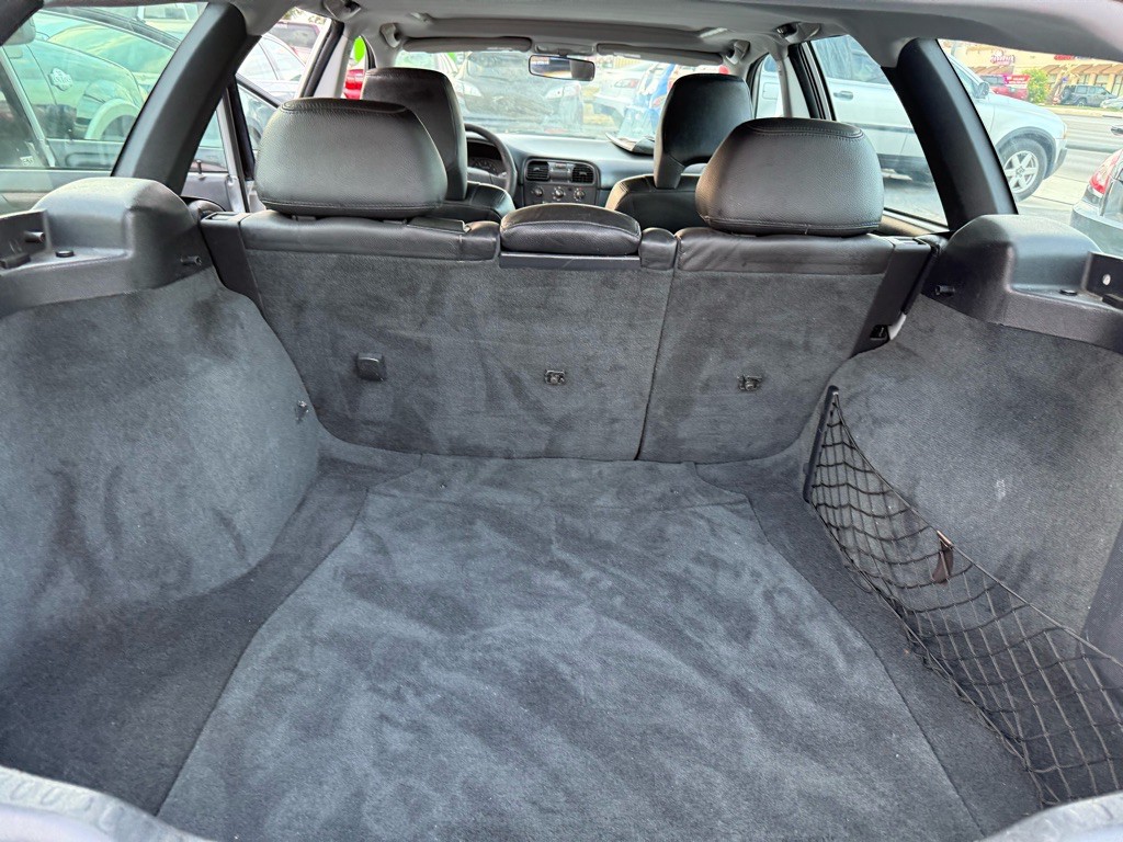 2004 Volvo V40 Image 18