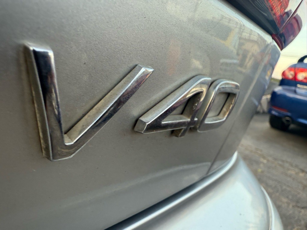 2004 Volvo V40 Image 25