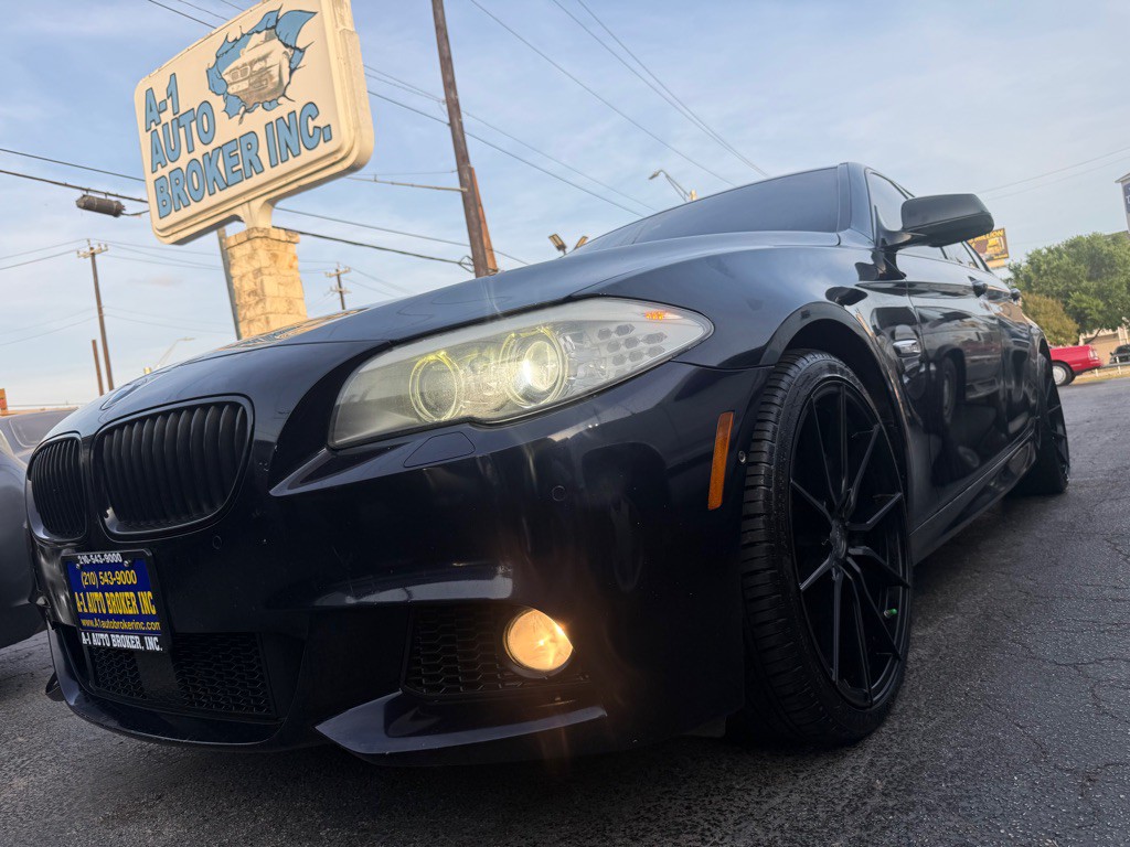 2011 BMW 5 Series Image 1
