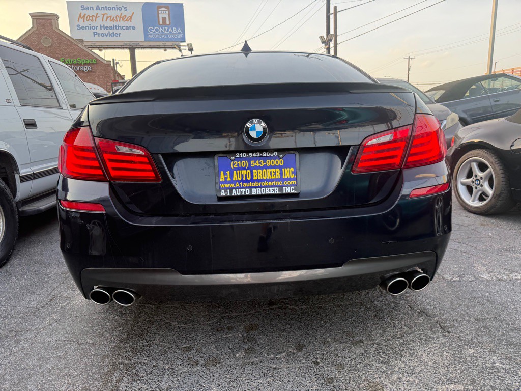 2011 BMW 5 Series Image 3