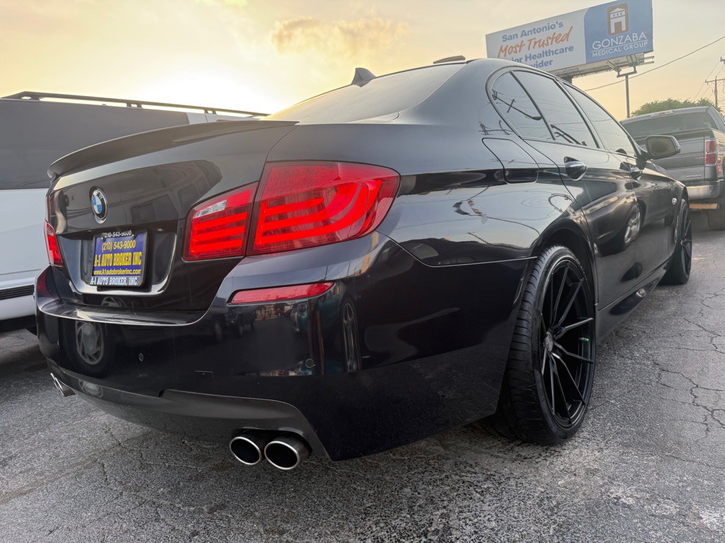 2011 BMW 5 Series Image 4