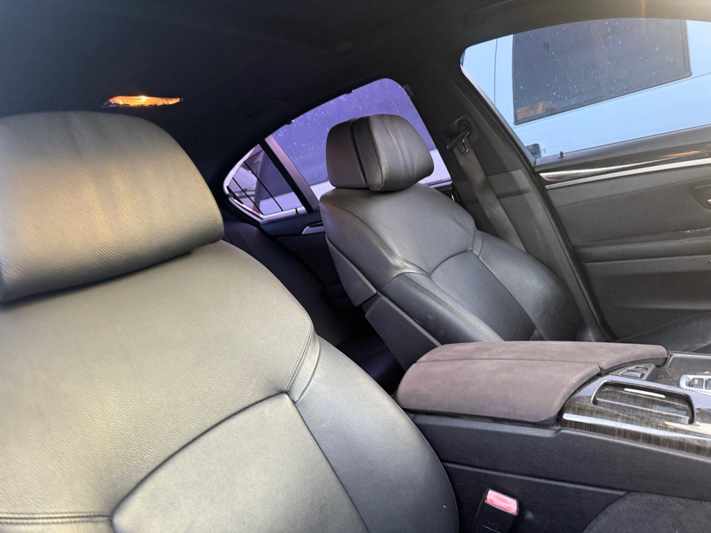 2011 BMW 5 Series Image 17